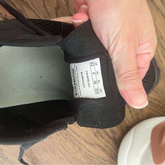 Lululemon sneakers - Picture 3 of 3